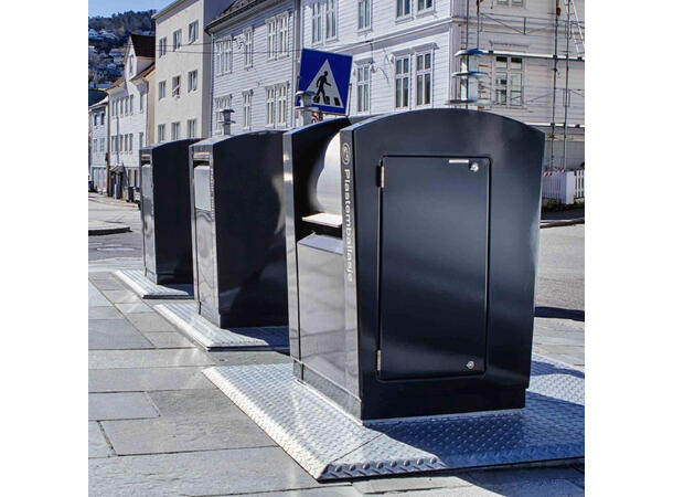 Nedgravd søppelcontainer under bakken