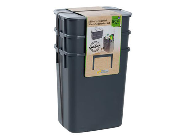 Kildesortere avfall under kjøkkenbenken